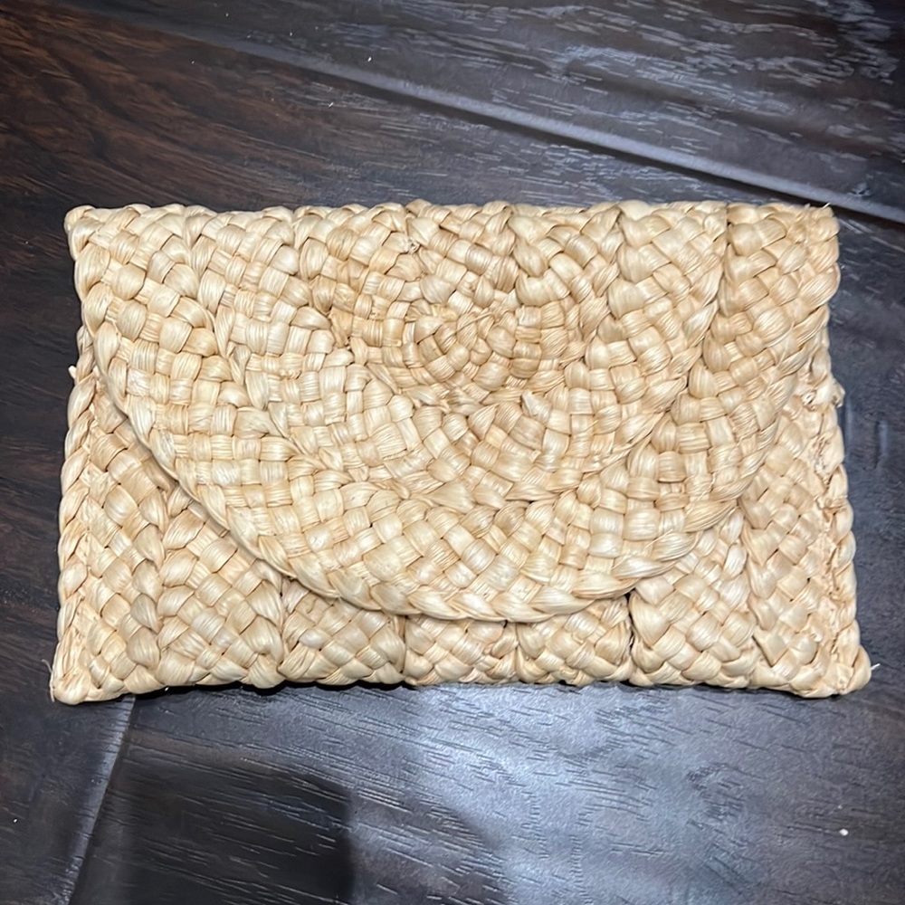 Raffia clutch